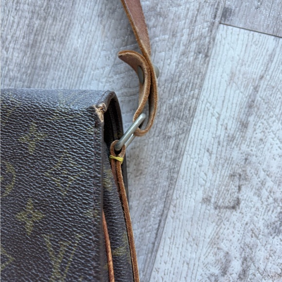 Vintage Louis Vuitton crossbody - Picture 4 of 12